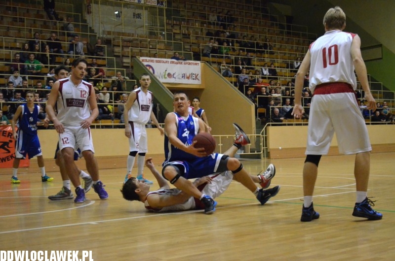 Koszykarskie derby III Ligi: AKM - TKM
