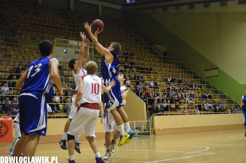 Koszykarskie derby III Ligi: AKM - TKM