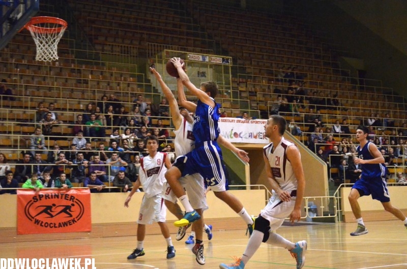 Koszykarskie derby III Ligi: AKM - TKM