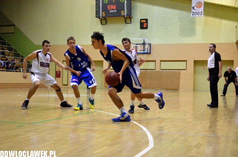 Koszykarskie derby III Ligi: AKM - TKM
