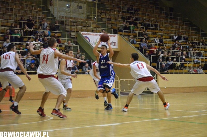 Koszykarskie derby III Ligi: AKM - TKM