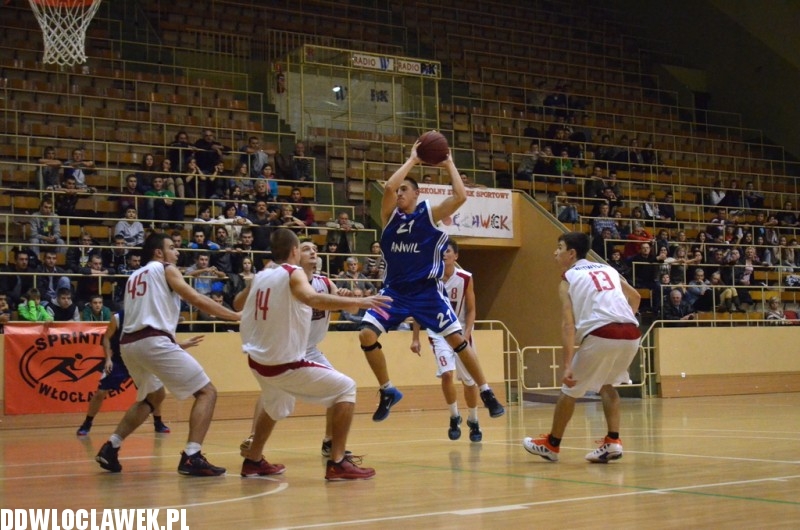Koszykarskie derby III Ligi: AKM - TKM