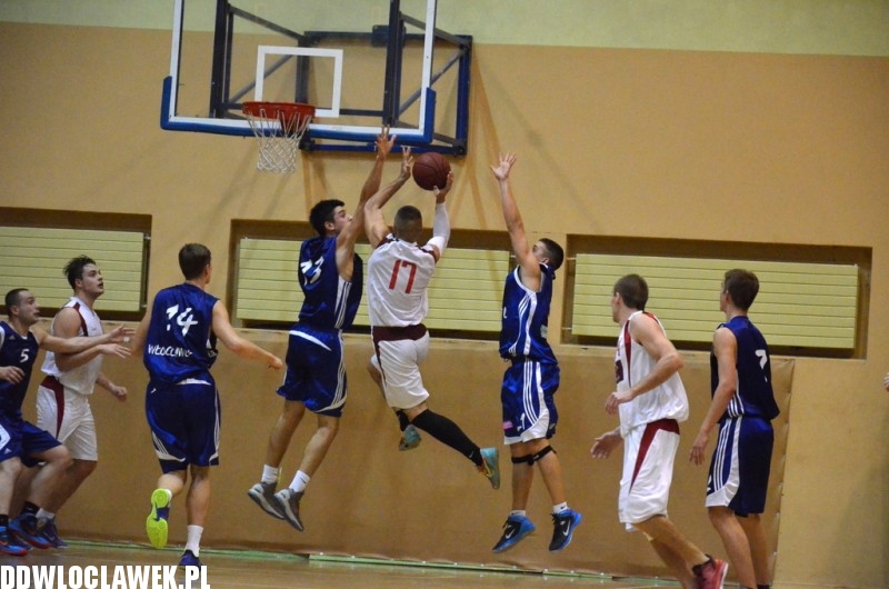 Koszykarskie derby III Ligi: AKM - TKM