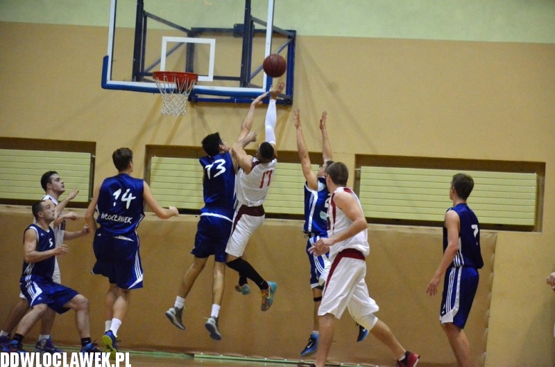 Koszykarskie derby III Ligi: AKM - TKM
