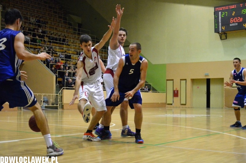 Koszykarskie derby III Ligi: AKM - TKM