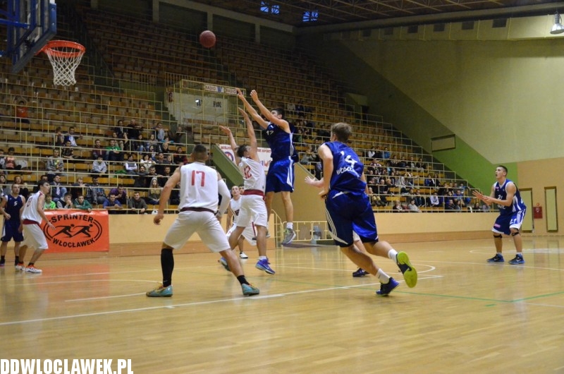 Koszykarskie derby III Ligi: AKM - TKM