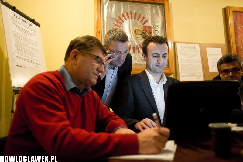 Wieczór referendalny w siedzibie Solidarności