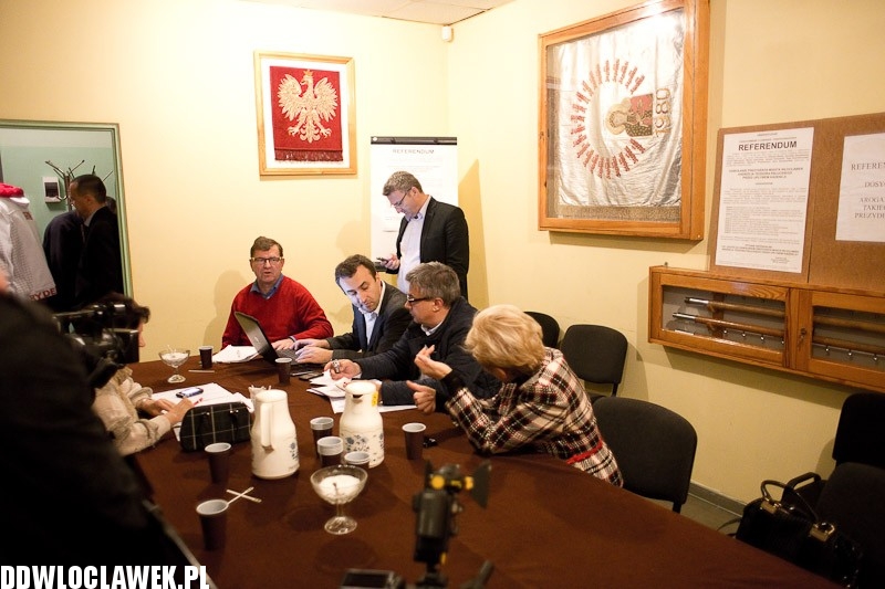 Wieczór referendalny w siedzibie Solidarności