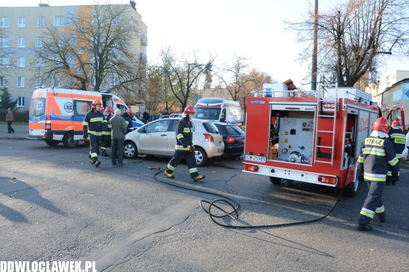 Zderzenie dwóch aut i autobusu MPK