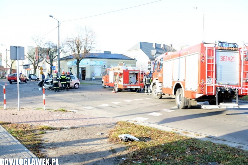 Zderzenie dwóch aut i autobusu MPK
