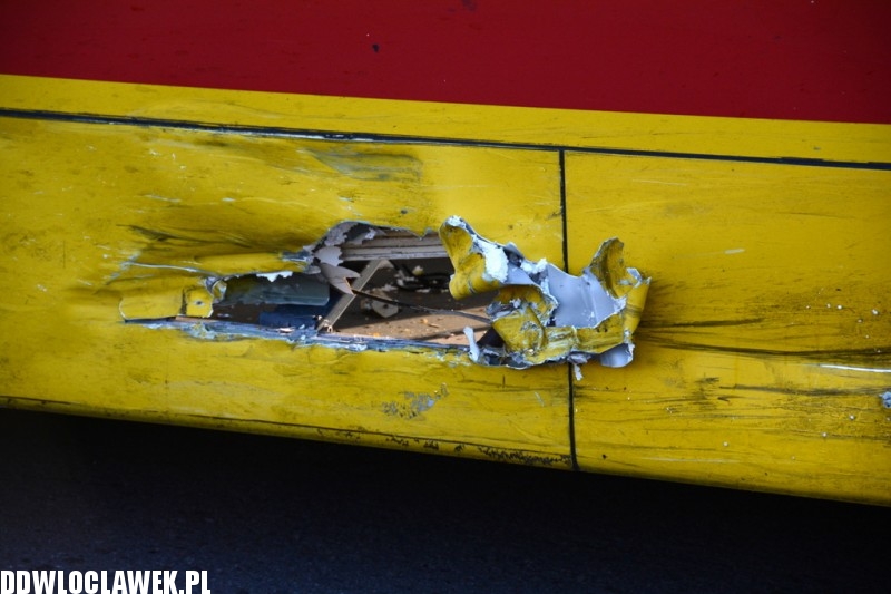 Zderzenie dwóch aut i autobusu MPK