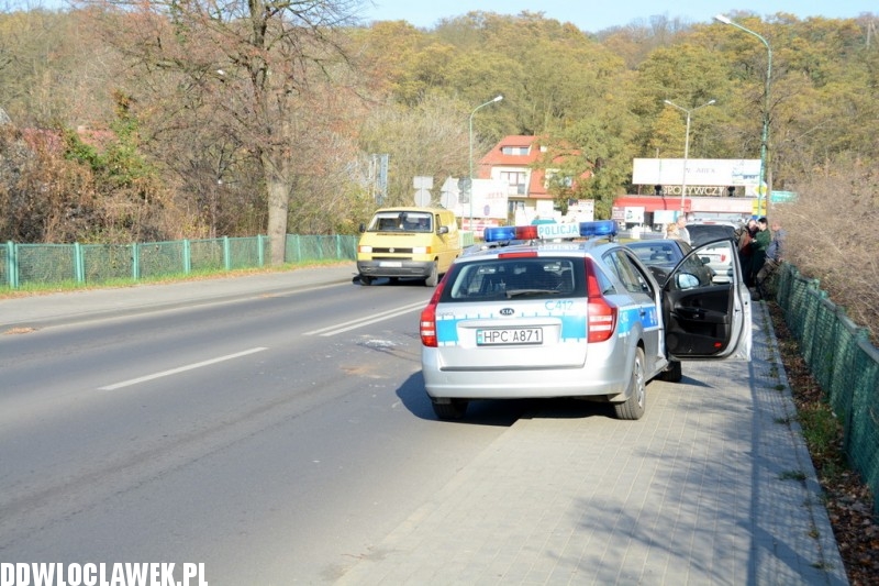 Kolizja trzech samochodów na moście