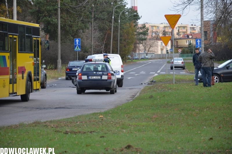 Zderzenie dwóch aut i utrudnienia w ruchu