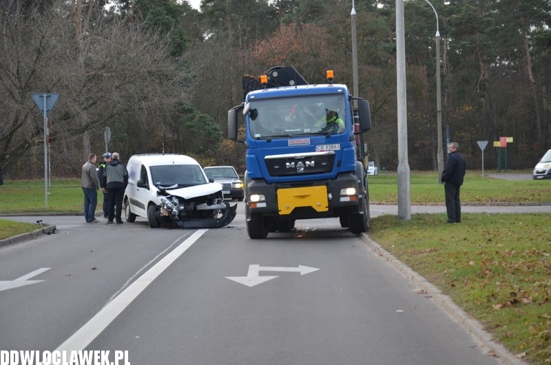 Zderzenie dwóch aut i utrudnienia w ruchu