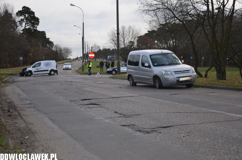 Zderzenie dwóch aut i utrudnienia w ruchu