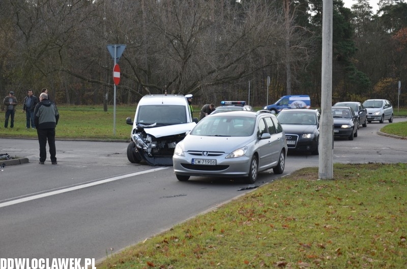 Zderzenie dwóch aut i utrudnienia w ruchu