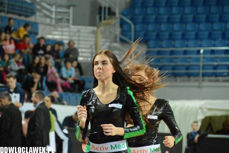 Anwil Dance Team na meczu Anwil - Asseco