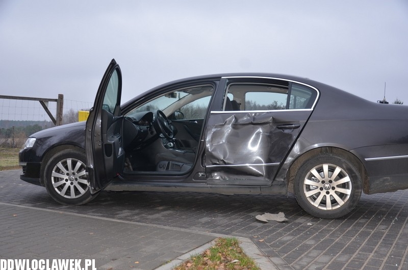 Karetka pogotowia uderzyła w volkswagena