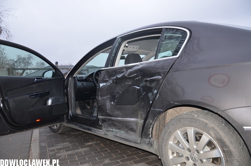 Karetka pogotowia uderzyła w volkswagena