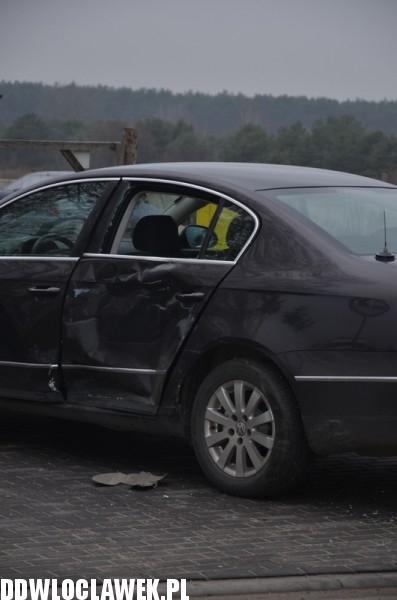 Karetka pogotowia uderzyła w volkswagena