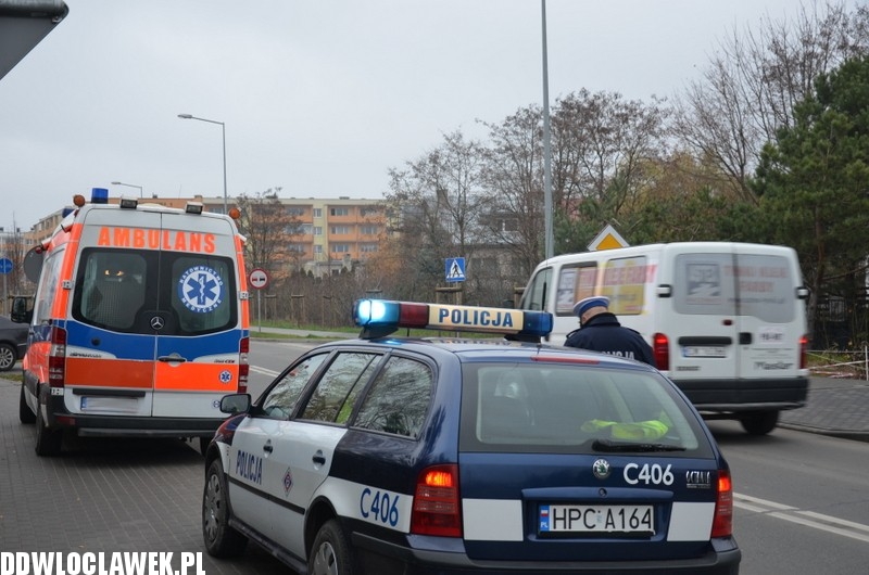Karetka pogotowia uderzyła w volkswagena