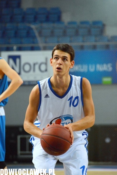 Juniorzy starsi: TKM - AKM