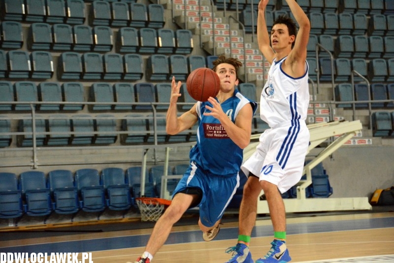 Juniorzy starsi: TKM - AKM