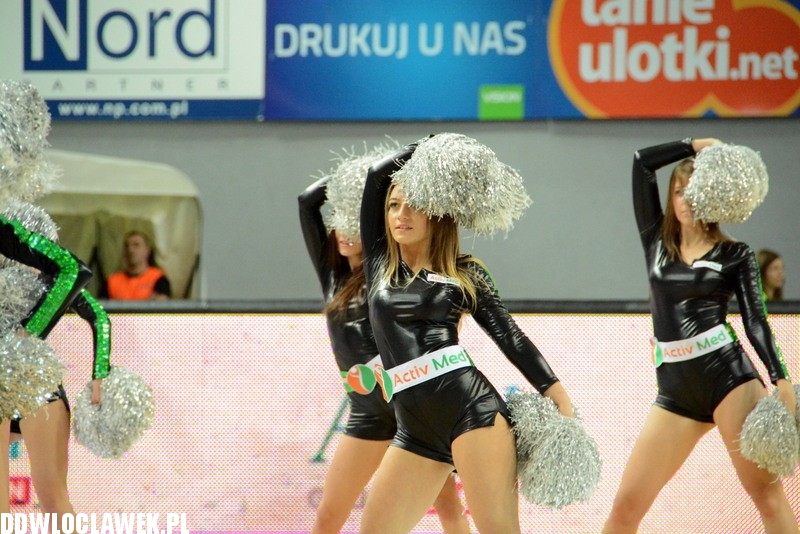 Cheerleaderki podczas meczu z Kotwicą
