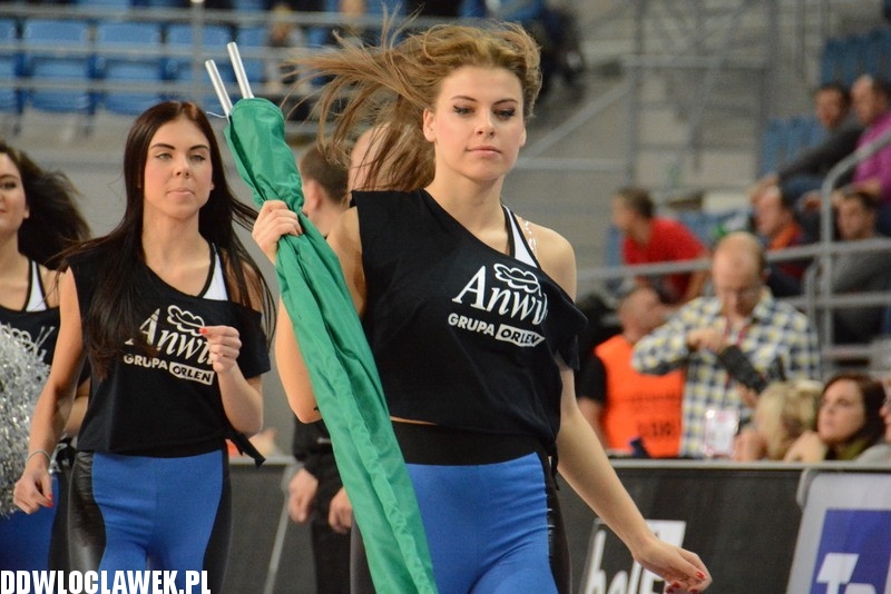 Cheerleaderki podczas meczu z Kotwicą