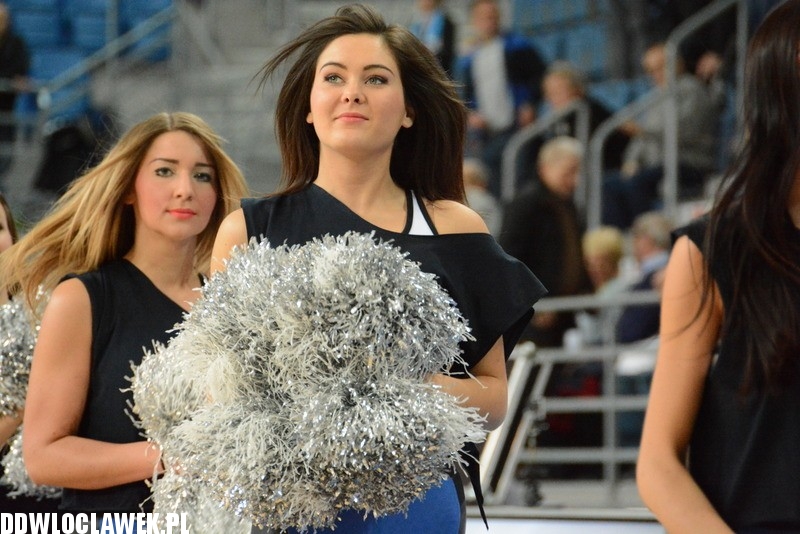 Cheerleaderki podczas meczu z Kotwicą