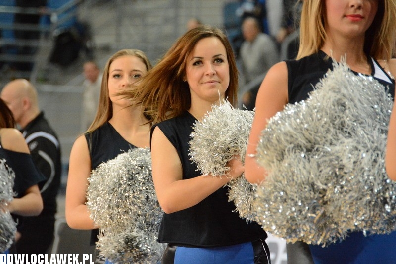 Cheerleaderki podczas meczu z Kotwicą