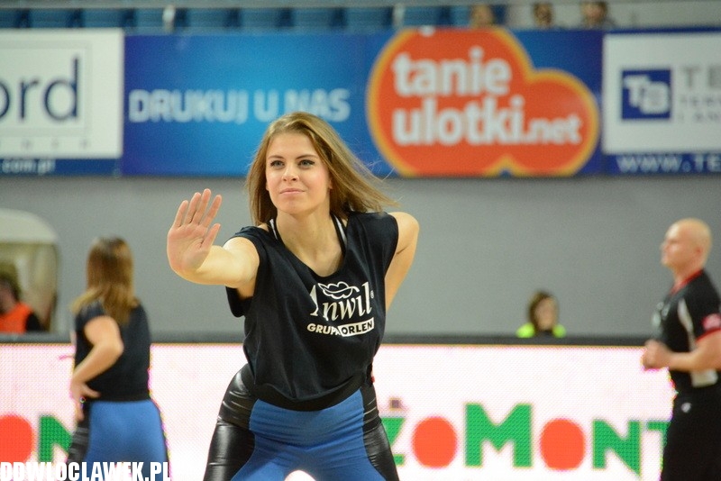 Cheerleaderki podczas meczu z Kotwicą