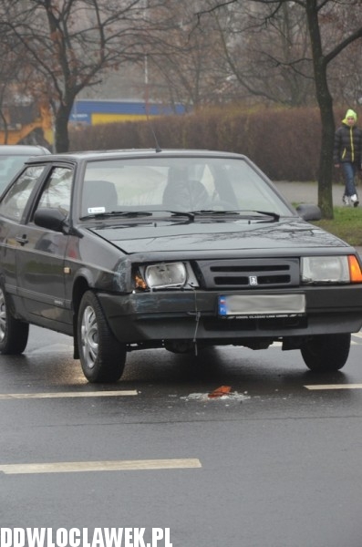 Kolizja trzech aut na skrzyżowaniu