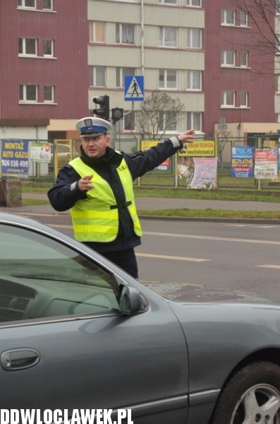 Kolizja trzech aut na skrzyżowaniu