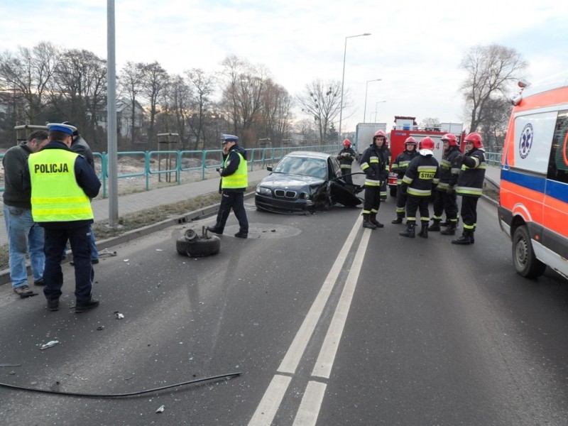 Kobieta została zakleszczona w BMW