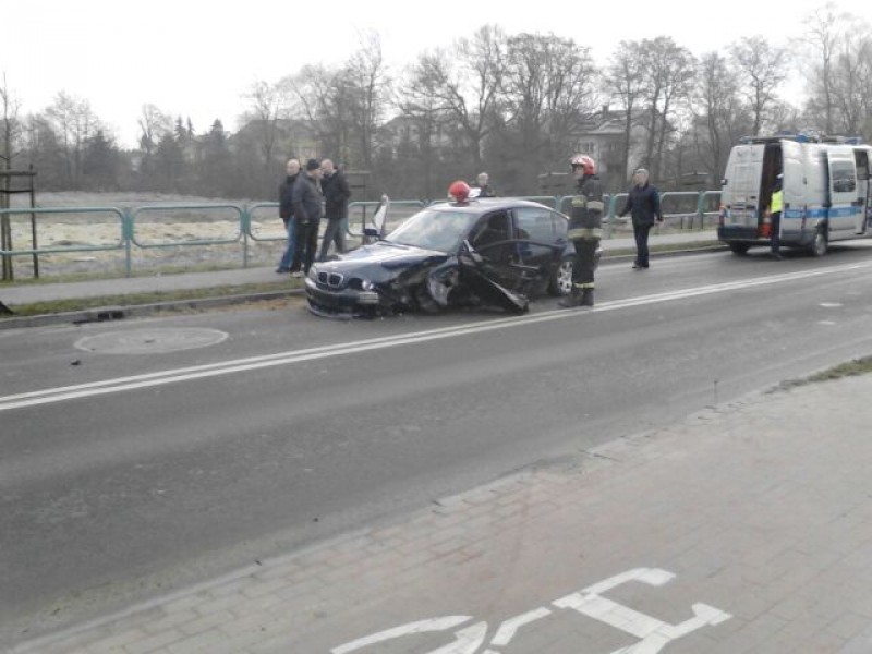 Kobieta została zakleszczona w BMW