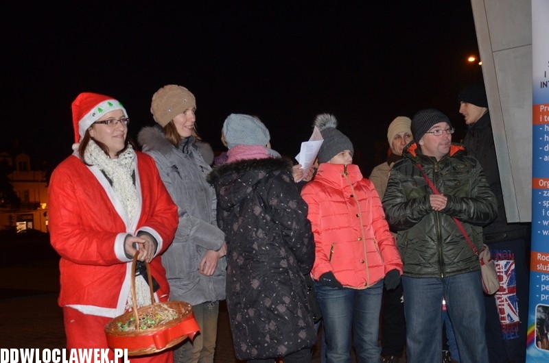 Wspólne kolędowanie na placu Wolności