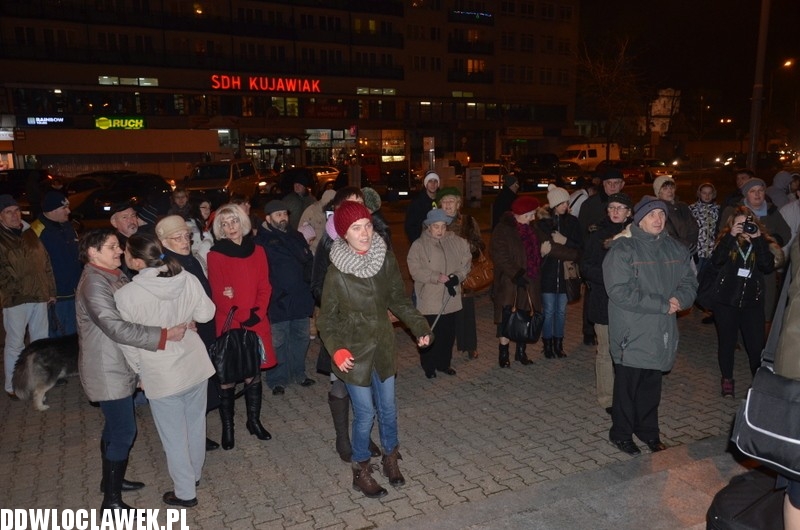 Wspólne kolędowanie na placu Wolności