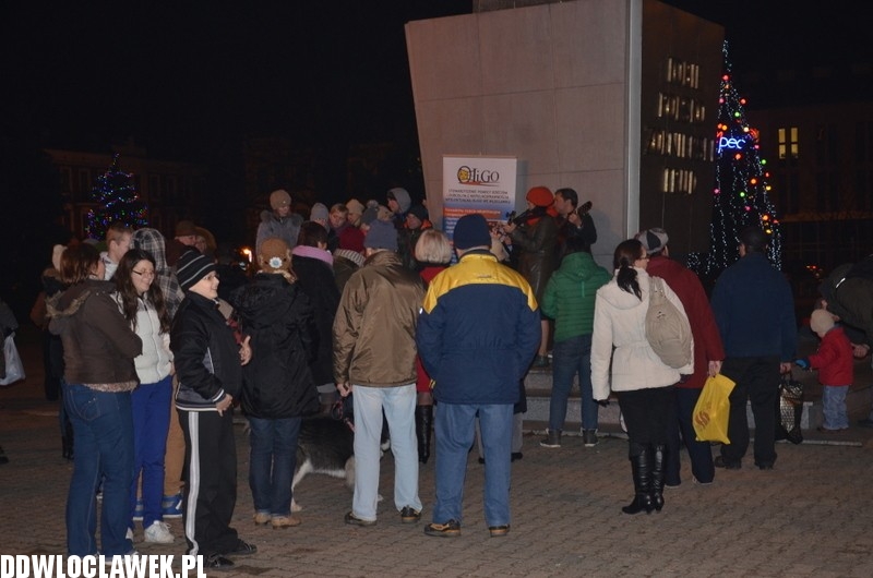 Wspólne kolędowanie na placu Wolności
