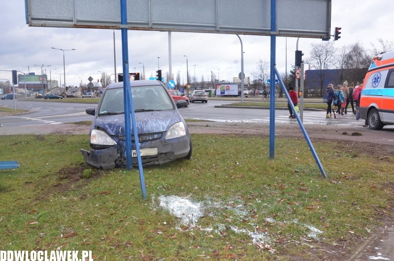 Uderzył autem w billboard na Południu!