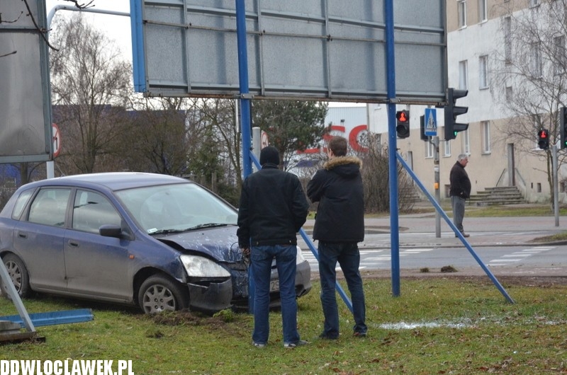 Uderzył autem w billboard na Południu!