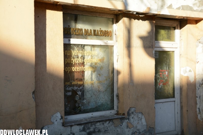 Ściana kamienicy runęła na chodnik