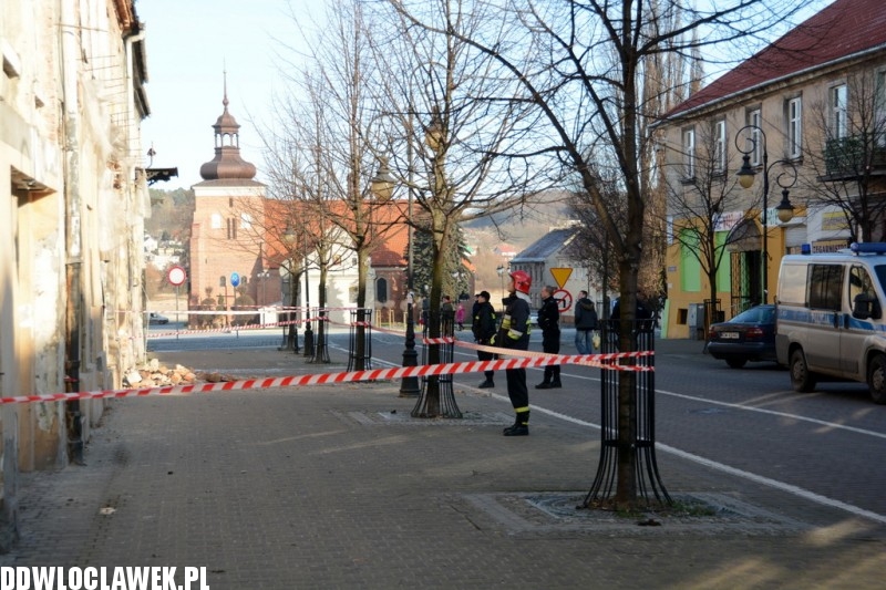 Ściana kamienicy runęła na chodnik