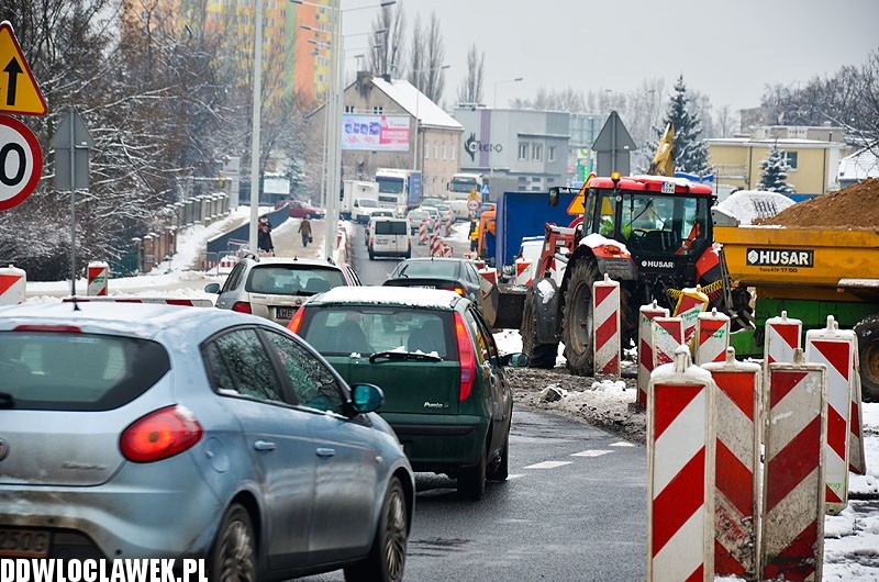 Ruch wahadłowy na moście nad Zgłowiączką