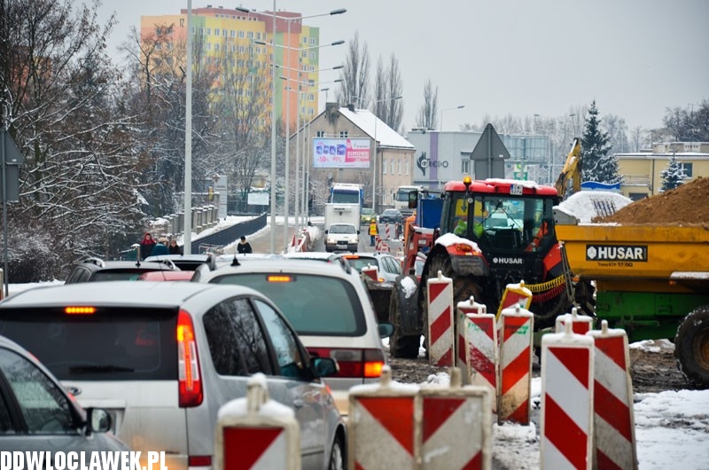 Ruch wahadłowy na moście nad Zgłowiączką
