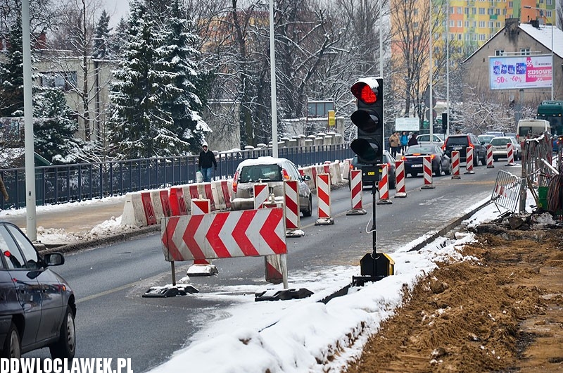 Ruch wahadłowy na moście nad Zgłowiączką