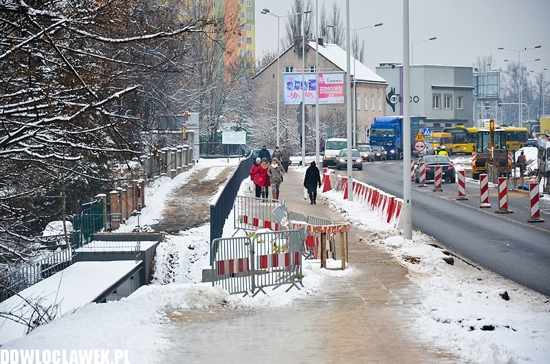 Ruch wahadłowy na moście nad Zgłowiączką