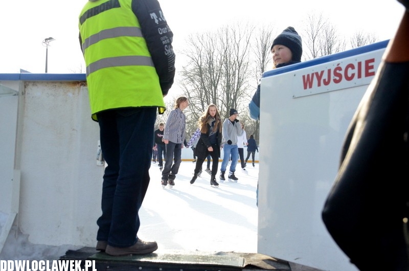 Miejskie lodowiska pękają w szwach