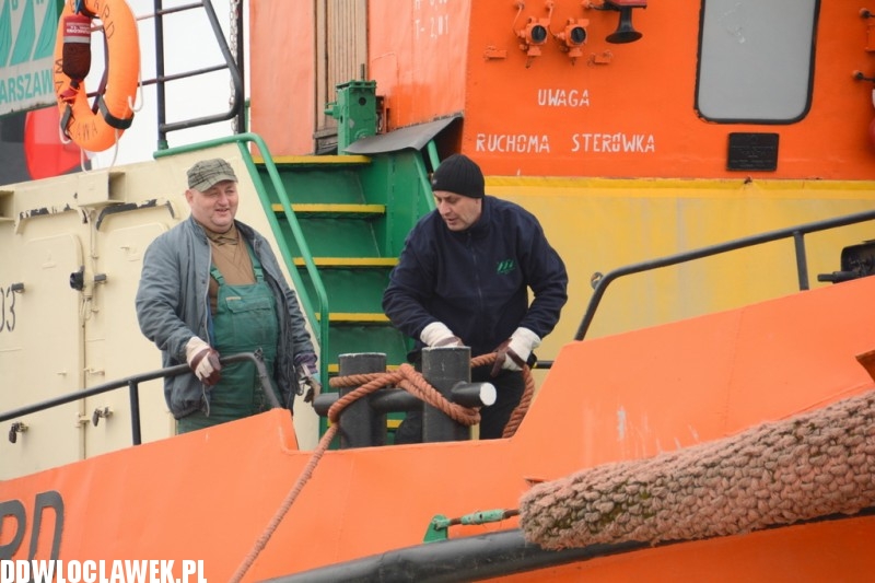Lodołamacze rozpoczęły akcję kruszenia lodu