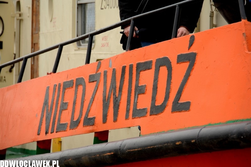 Lodołamacze rozpoczęły akcję kruszenia lodu